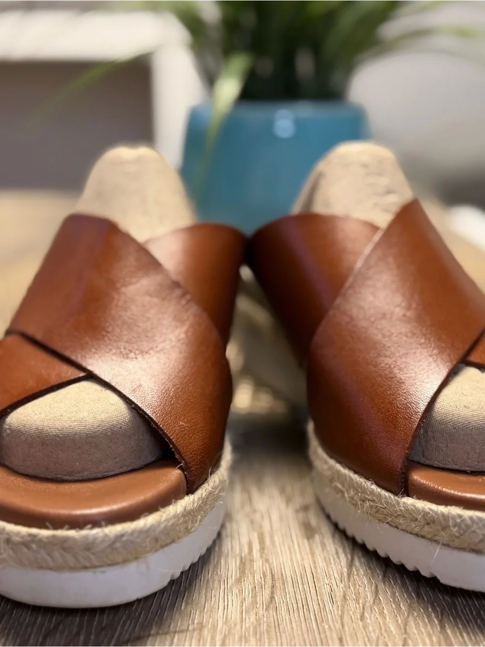 Bertuchi Spain Leather Cross-Band Wedge Sandals Womens Size 8 Brown Slide Mules